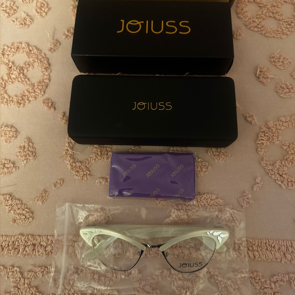 Rita Cat Eye Glasses - Pearlescent White & Silver - Picture 6 of 7